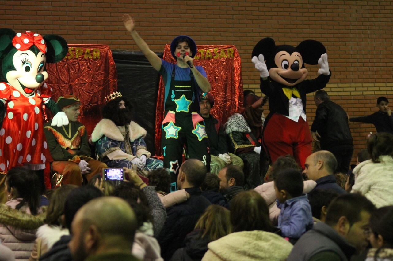 Algunas imágenes de la cabalgata de Los Reyes Magos de Oriente en Valverde de Leganés (05-01-2019)