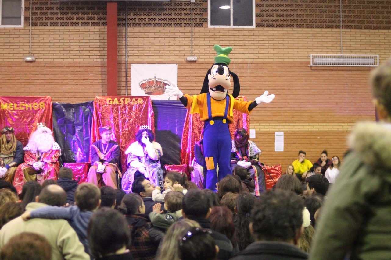 Algunas imágenes de la cabalgata de Los Reyes Magos de Oriente en Valverde de Leganés (05-01-2019)