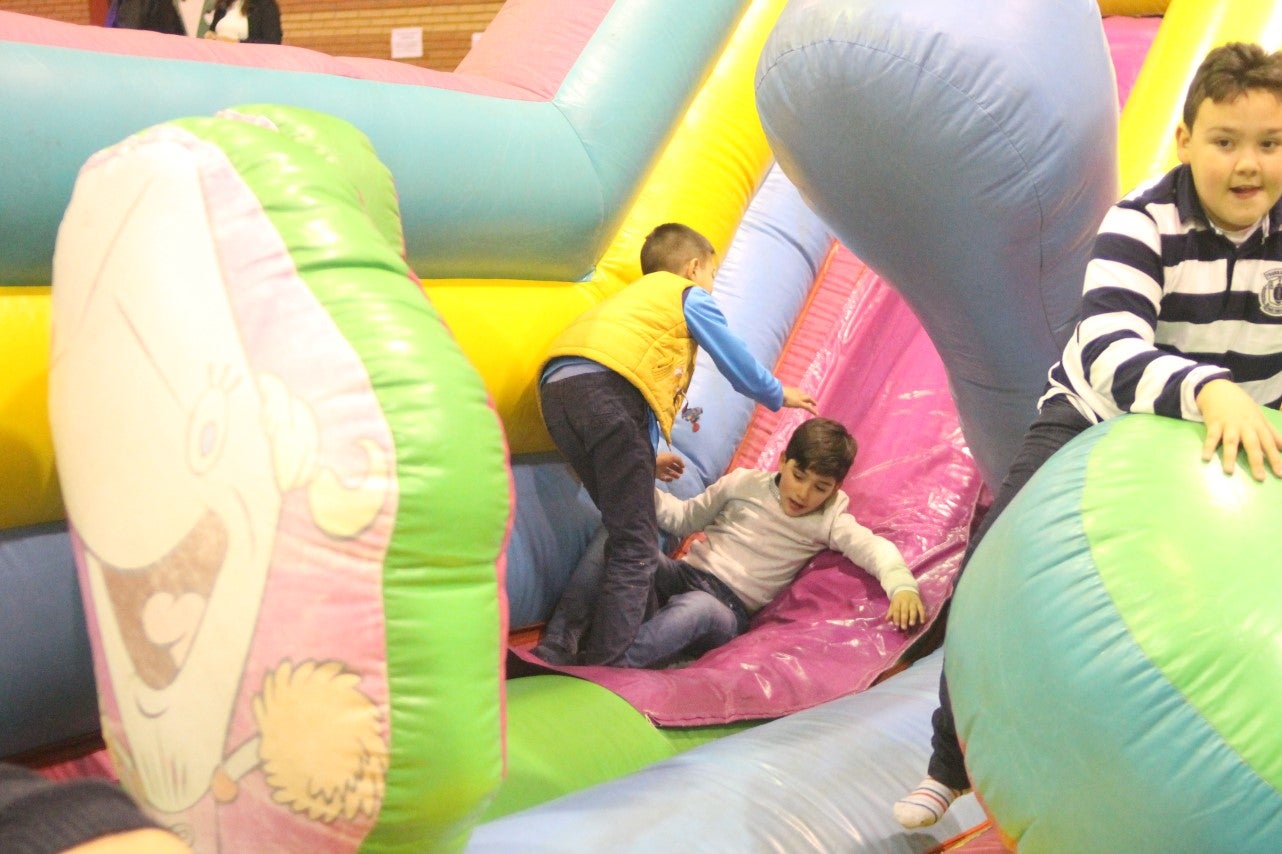 Algunas imágenes de la cabalgata de Los Reyes Magos de Oriente en Valverde de Leganés (05-01-2019)