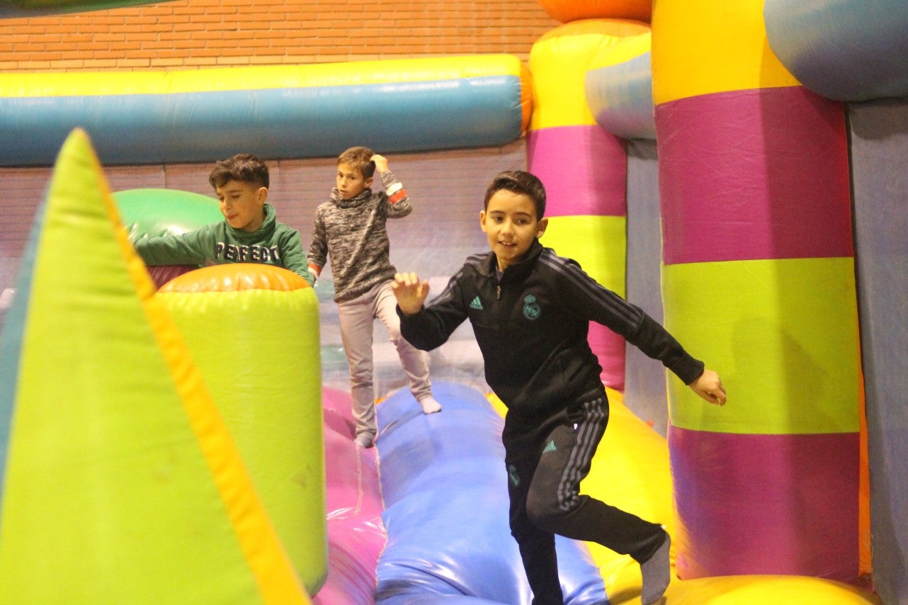 Algunas imágenes de la cabalgata de Los Reyes Magos de Oriente en Valverde de Leganés (05-01-2019)
