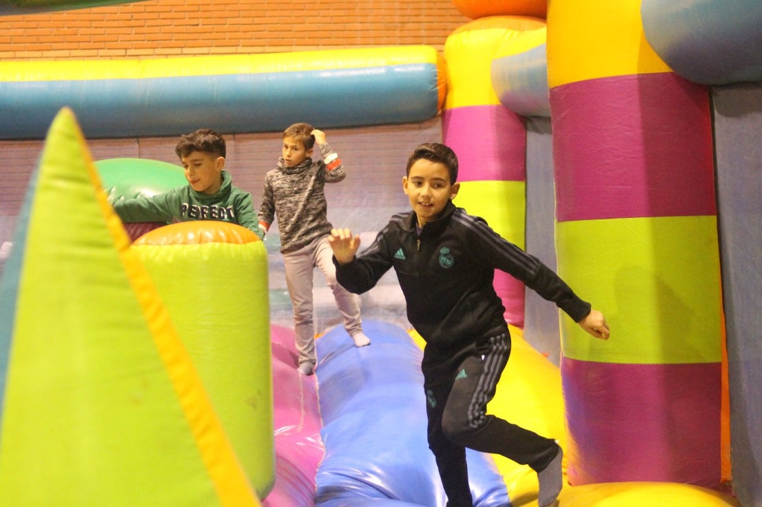 Algunas imágenes de la cabalgata de Los Reyes Magos de Oriente en Valverde de Leganés (05-01-2019)