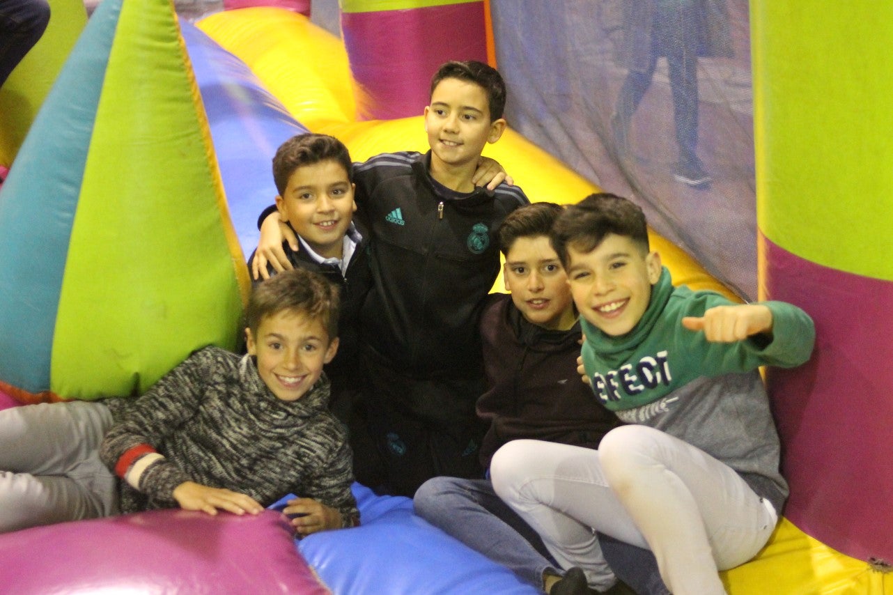 Algunas imágenes de la cabalgata de Los Reyes Magos de Oriente en Valverde de Leganés (05-01-2019)