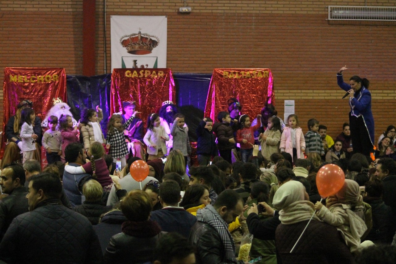 Algunas imágenes de la cabalgata de Los Reyes Magos de Oriente en Valverde de Leganés (05-01-2019)