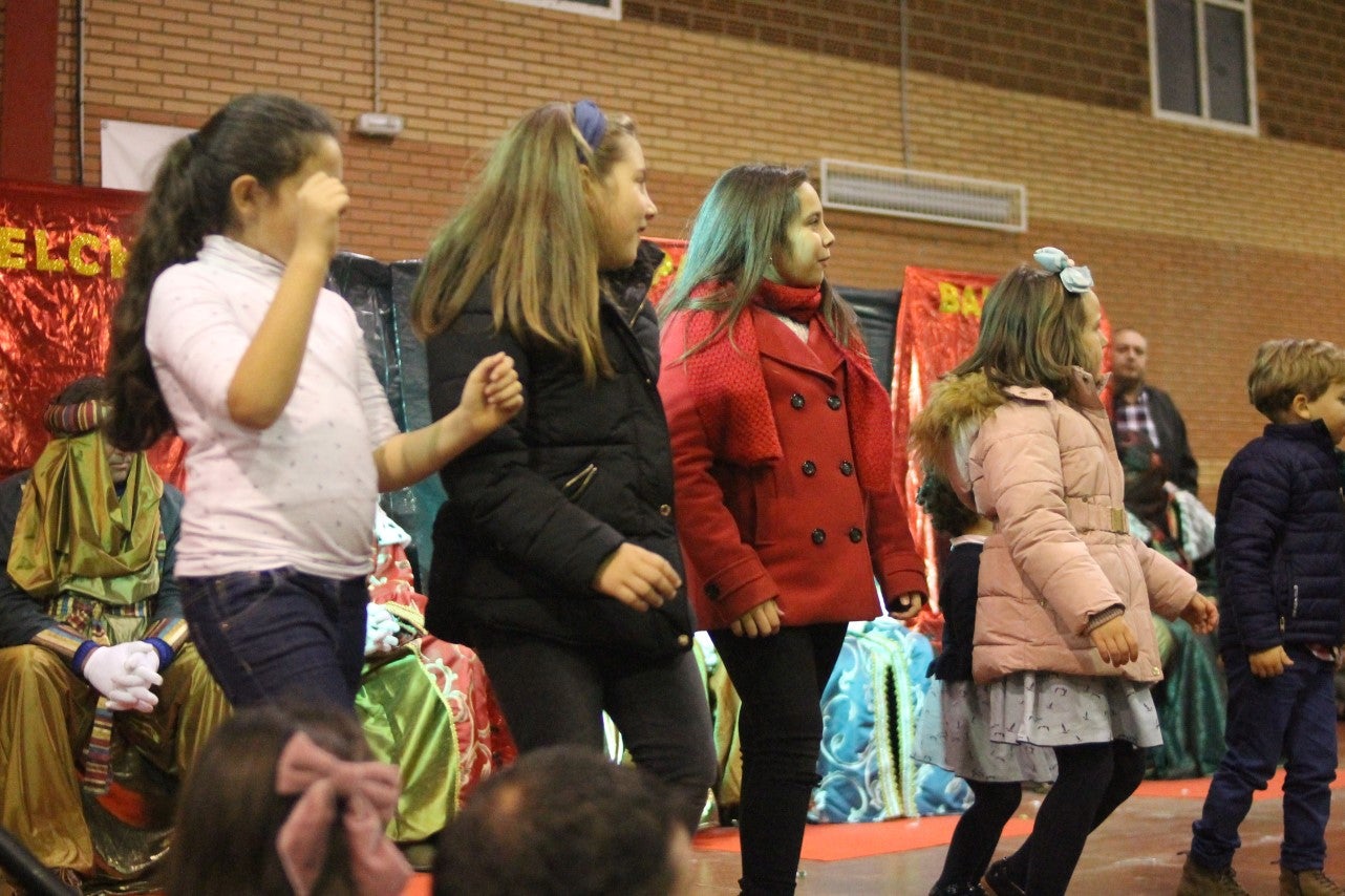 Algunas imágenes de la cabalgata de Los Reyes Magos de Oriente en Valverde de Leganés (05-01-2019)