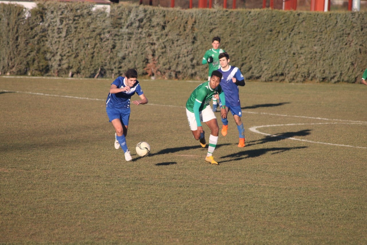 Imágenes del encuentro de juveniles de la doceava jornada de liga disputado en el Municipal de San Roque y que acabó 6-3 (12-01-2019)