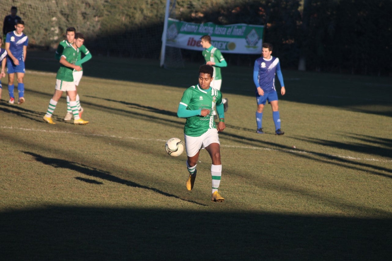 Imágenes del encuentro de juveniles de la doceava jornada de liga disputado en el Municipal de San Roque y que acabó 6-3 (12-01-2019)