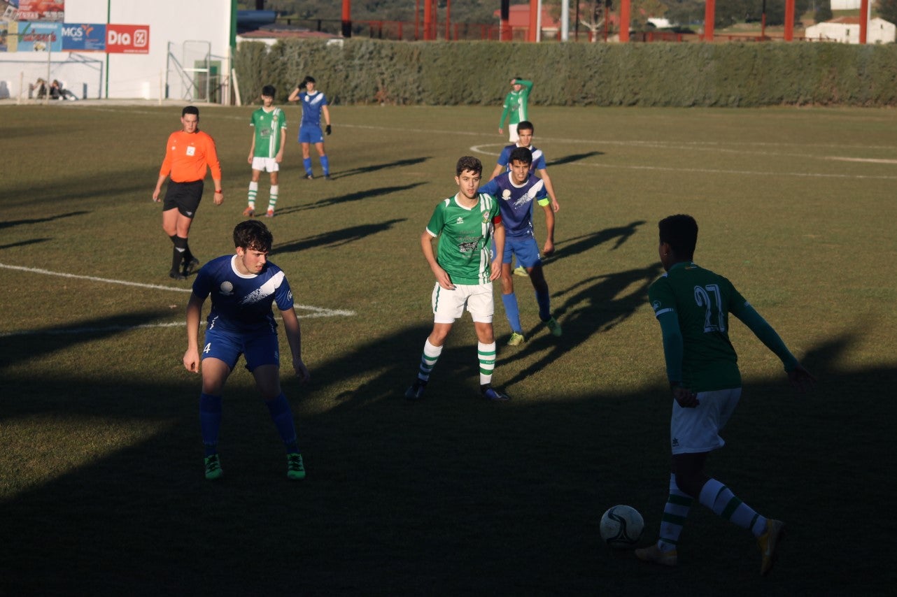 Imágenes del encuentro de juveniles de la doceava jornada de liga disputado en el Municipal de San Roque y que acabó 6-3 (12-01-2019)
