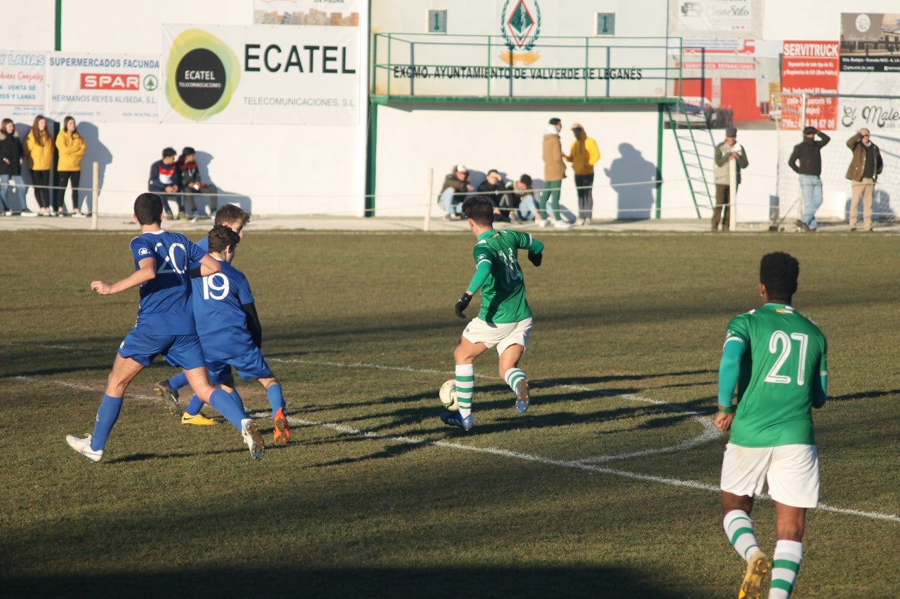 Imágenes del encuentro de juveniles de la doceava jornada de liga disputado en el Municipal de San Roque y que acabó 6-3 (12-01-2019)