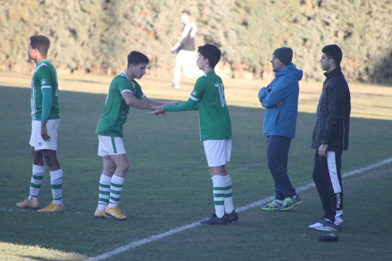 Imágenes del encuentro de juveniles de la doceava jornada de liga disputado en el Municipal de San Roque y que acabó 6-3 (12-01-2019)
