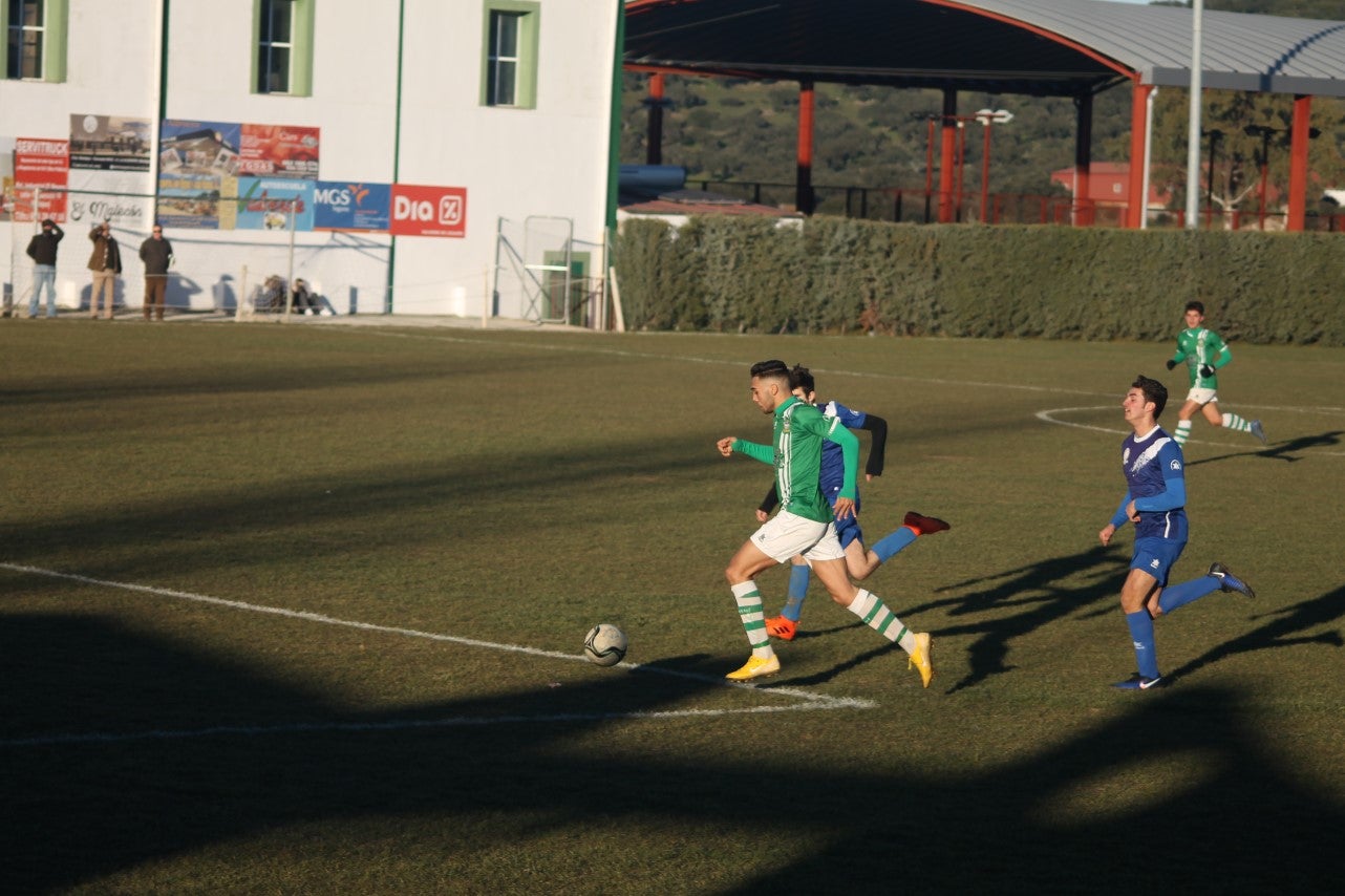 Imágenes del encuentro de juveniles de la doceava jornada de liga disputado en el Municipal de San Roque y que acabó 6-3 (12-01-2019)