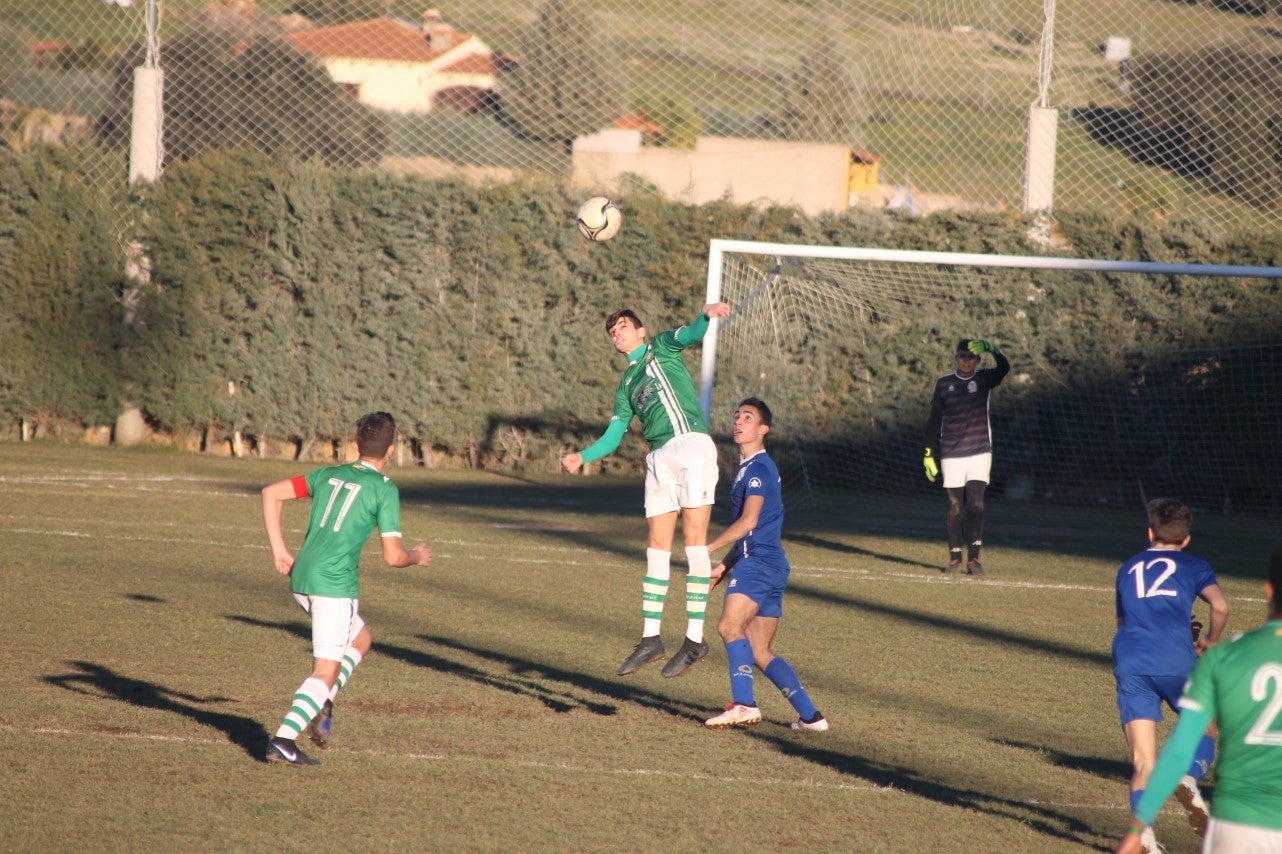 Imágenes del encuentro de juveniles de la doceava jornada de liga disputado en el Municipal de San Roque y que acabó 6-3 (12-01-2019)