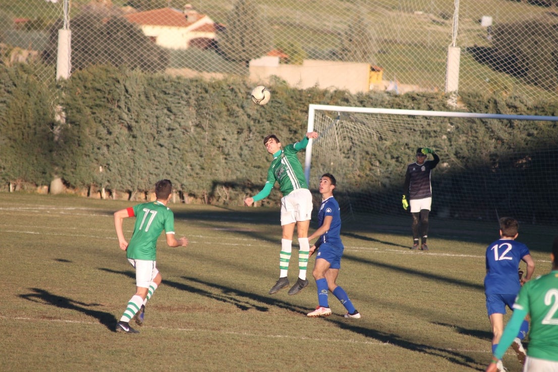Imágenes del encuentro de juveniles de la doceava jornada de liga disputado en el Municipal de San Roque y que acabó 6-3 (12-01-2019)