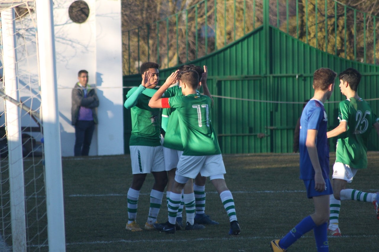 Imágenes del encuentro de juveniles de la doceava jornada de liga disputado en el Municipal de San Roque y que acabó 6-3 (12-01-2019)