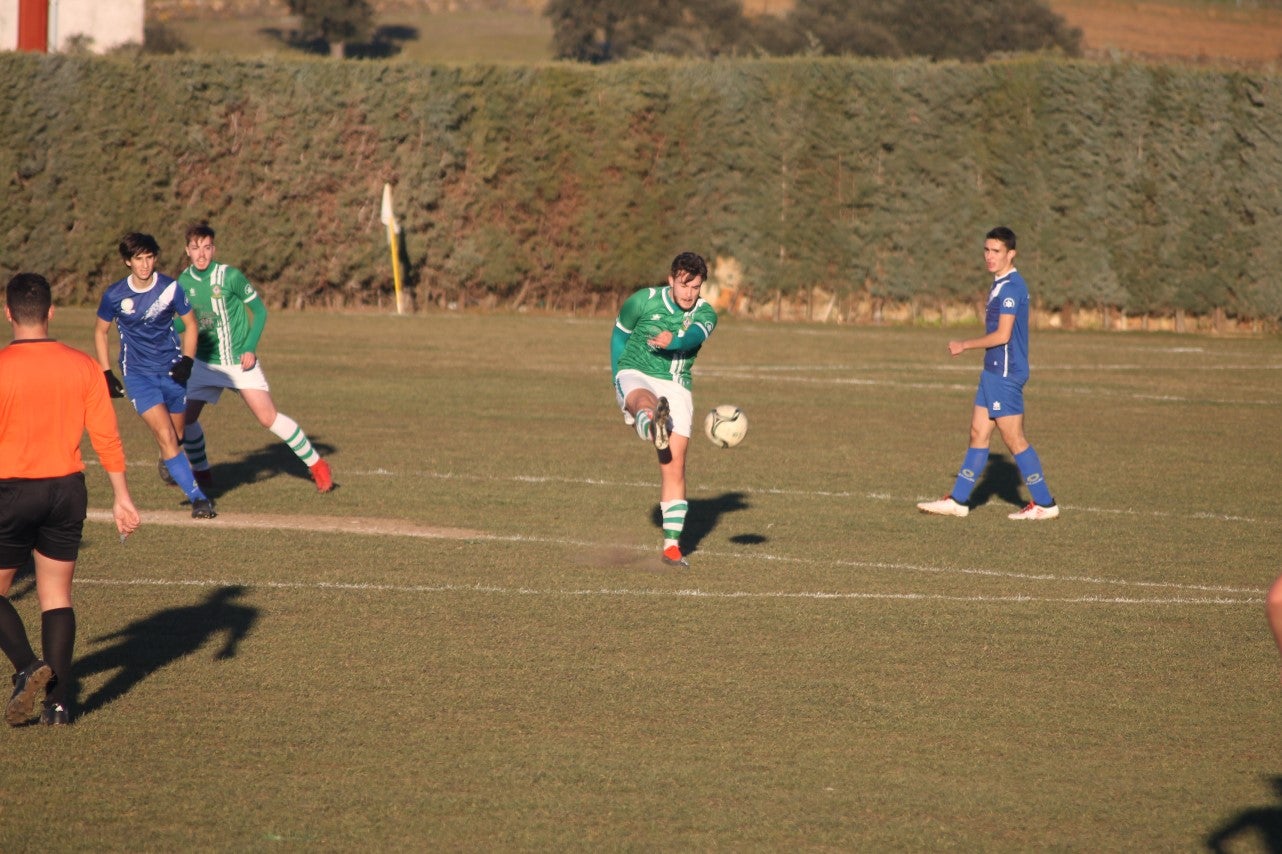Imágenes del encuentro de juveniles de la doceava jornada de liga disputado en el Municipal de San Roque y que acabó 6-3 (12-01-2019)