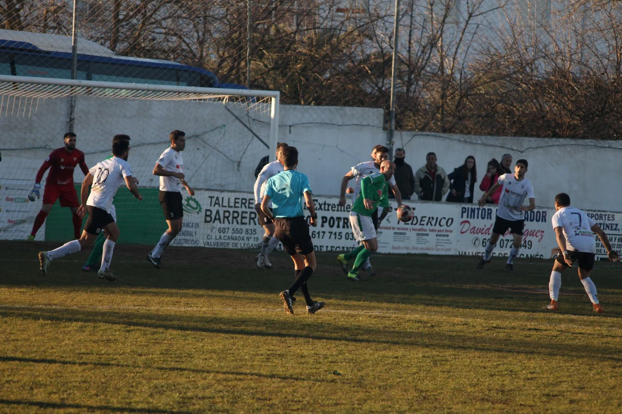 Imágenes del encuentro de la 21ª jornada de liga de Tercera División disputado en el Municipal de San Roque y que acabó 0-2 (20-01-2019)