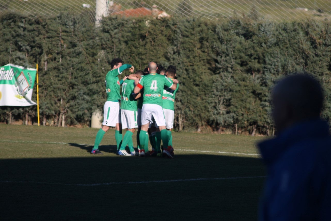 Imágenes del encuentro de la vigesimotercera jornada de liga de Tercera División, disputado en el Municipal de San Roque y que terminó 6-2 (03-02-2019)
