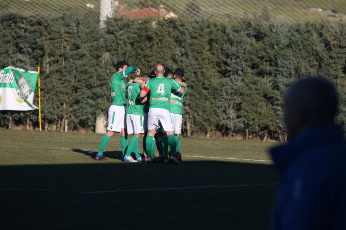 Imágenes del encuentro de la vigesimotercera jornada de liga de Tercera División, disputado en el Municipal de San Roque y que terminó 6-2 (03-02-2019)