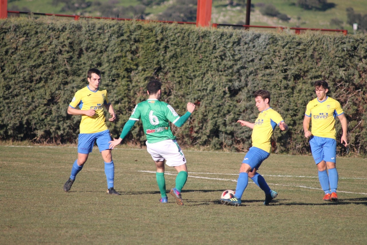 Imágenes del encuentro de la vigesimotercera jornada de liga de Tercera División, disputado en el Municipal de San Roque y que terminó 6-2 (03-02-2019)