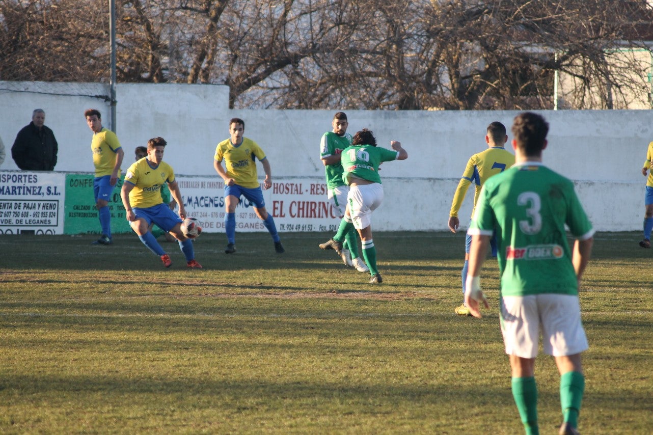 Imágenes del encuentro de la vigesimotercera jornada de liga de Tercera División, disputado en el Municipal de San Roque y que terminó 6-2 (03-02-2019)