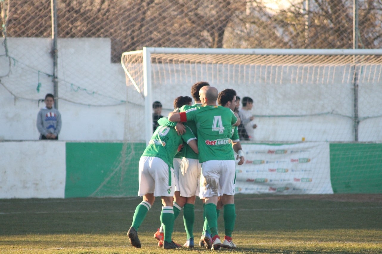 Imágenes del encuentro de la vigesimotercera jornada de liga de Tercera División, disputado en el Municipal de San Roque y que terminó 6-2 (03-02-2019)