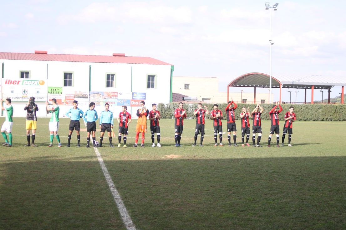Imágenes del encuentro de la vigesimoquinta jornada de liga de Tercera División, disputado en el Municipal de San Roque, y que finalizó por 2-1 (17-02-2019)