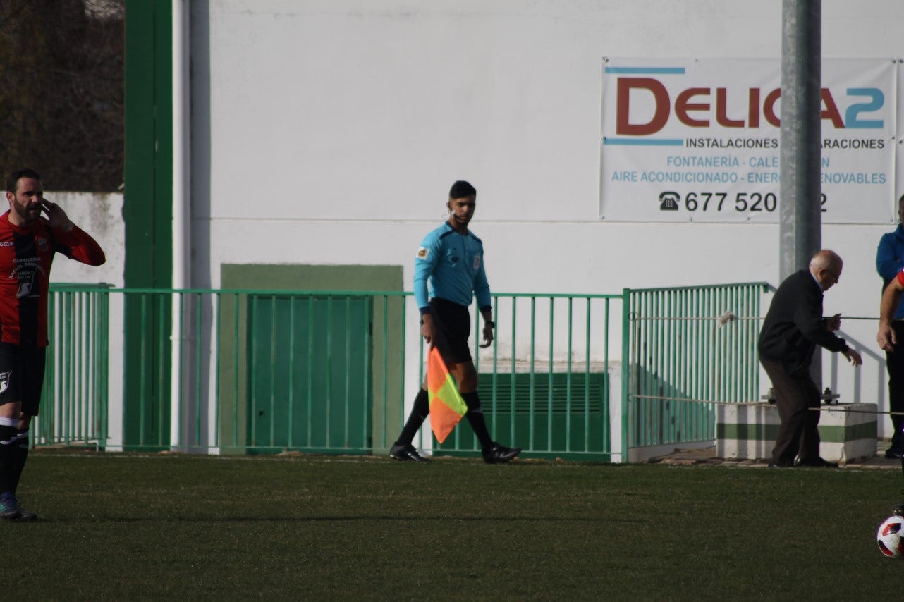 Imágenes del encuentro de la vigesimoquinta jornada de liga de Tercera División, disputado en el Municipal de San Roque, y que finalizó por 2-1 (17-02-2019)