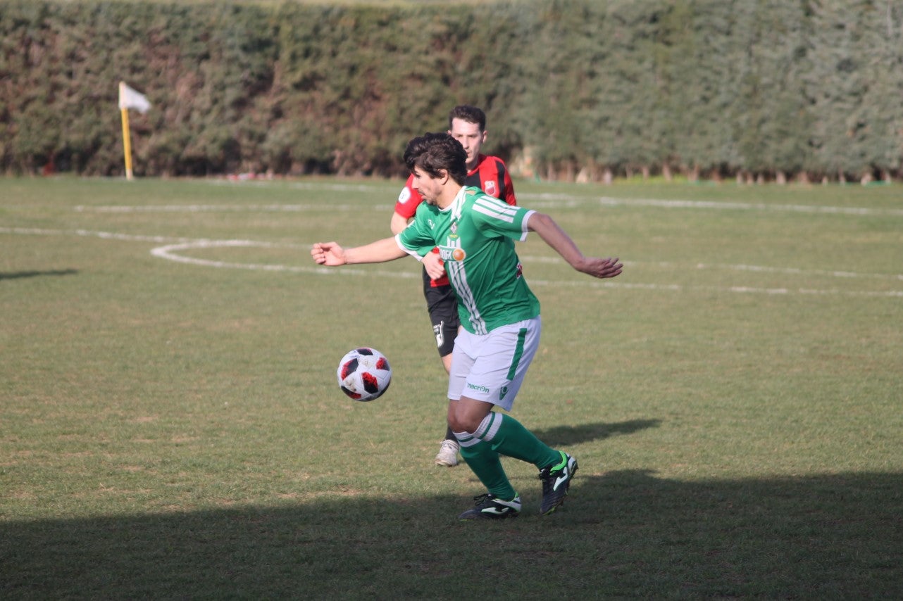 Imágenes del encuentro de la vigesimoquinta jornada de liga de Tercera División, disputado en el Municipal de San Roque, y que finalizó por 2-1 (17-02-2019)