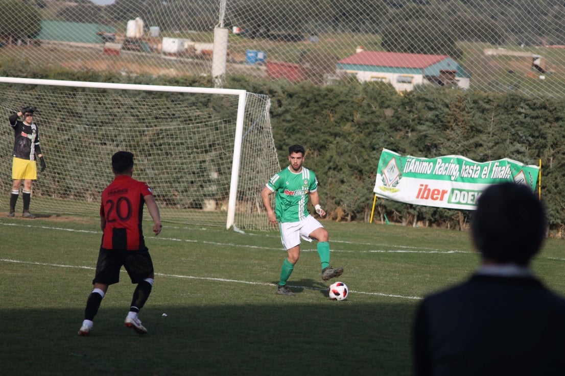 Imágenes del encuentro de la vigesimoquinta jornada de liga de Tercera División, disputado en el Municipal de San Roque, y que finalizó por 2-1 (17-02-2019)