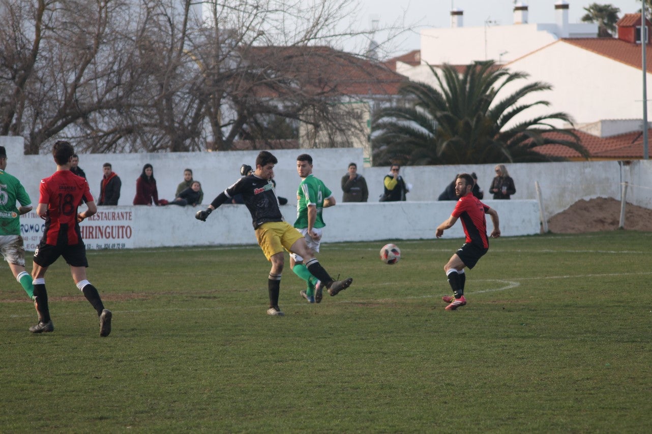 Imágenes del encuentro de la vigesimoquinta jornada de liga de Tercera División, disputado en el Municipal de San Roque, y que finalizó por 2-1 (17-02-2019)