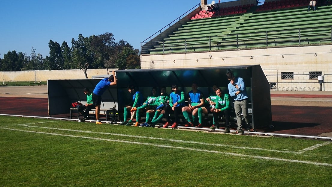 Imágenes del encuentro de la vigesimosexta joranda de liga de Tercera División, disputado en Jerez de los Caballeros y que acabó (24-22-2019)