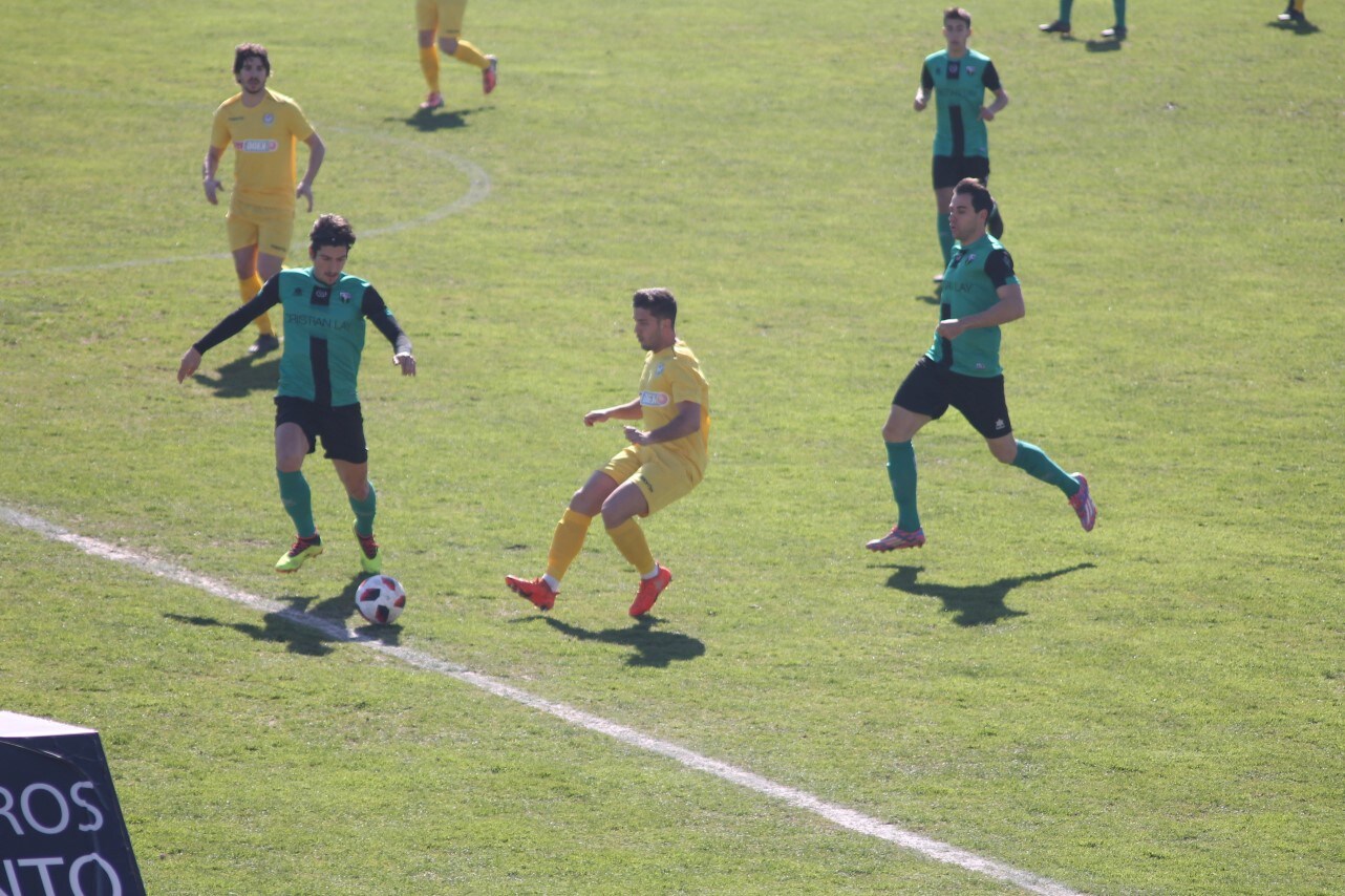 Imágenes del encuentro de la vigesimosexta joranda de liga de Tercera División, disputado en Jerez de los Caballeros y que acabó (24-22-2019)