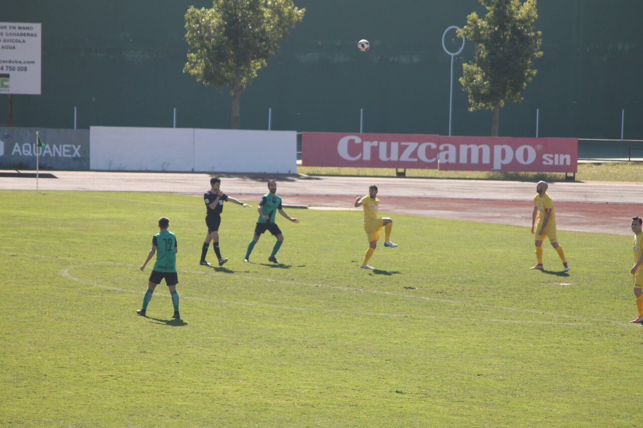 Imágenes del encuentro de la vigesimosexta joranda de liga de Tercera División, disputado en Jerez de los Caballeros y que acabó (24-22-2019)