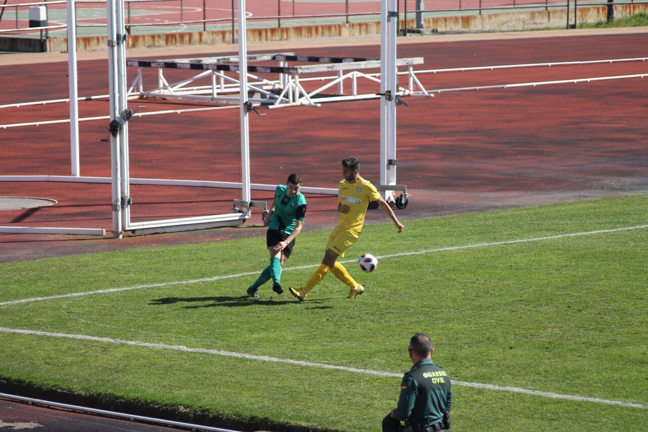 Imágenes del encuentro de la vigesimosexta joranda de liga de Tercera División, disputado en Jerez de los Caballeros y que acabó (24-22-2019)