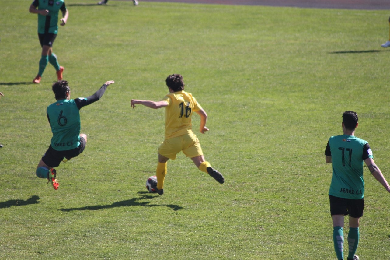 Imágenes del encuentro de la vigesimosexta joranda de liga de Tercera División, disputado en Jerez de los Caballeros y que acabó (24-22-2019)