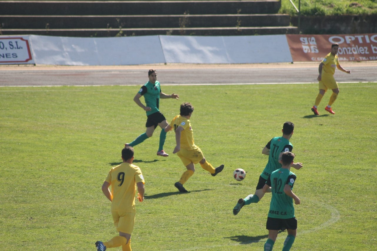 Imágenes del encuentro de la vigesimosexta joranda de liga de Tercera División, disputado en Jerez de los Caballeros y que acabó (24-22-2019)