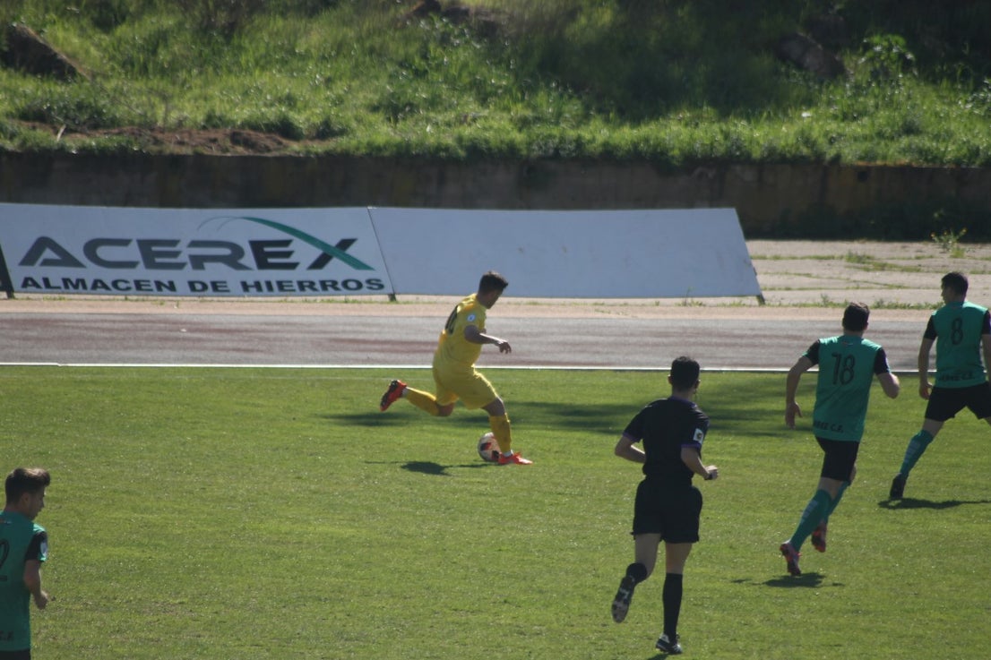 Imágenes del encuentro de la vigesimosexta joranda de liga de Tercera División, disputado en Jerez de los Caballeros y que acabó (24-22-2019)