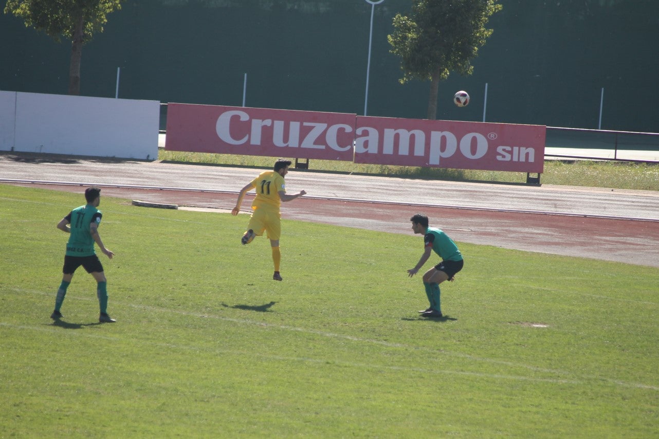 Imágenes del encuentro de la vigesimosexta joranda de liga de Tercera División, disputado en Jerez de los Caballeros y que acabó (24-22-2019)