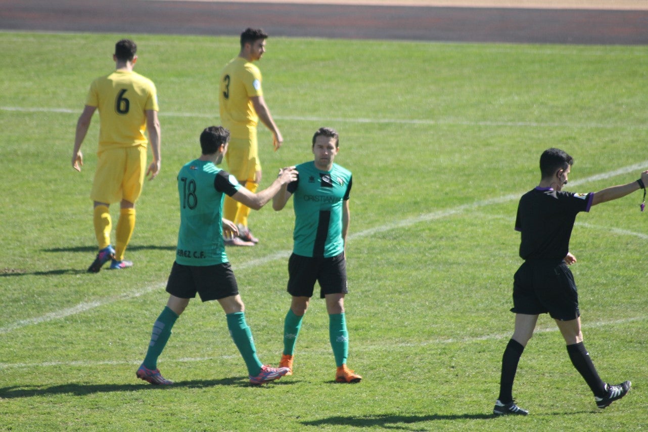 Imágenes del encuentro de la vigesimosexta joranda de liga de Tercera División, disputado en Jerez de los Caballeros y que acabó (24-22-2019)