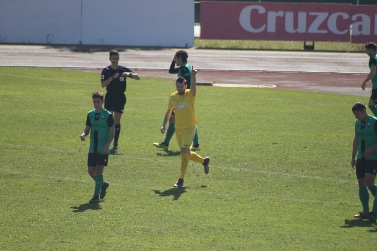 Imágenes del encuentro de la vigesimosexta joranda de liga de Tercera División, disputado en Jerez de los Caballeros y que acabó (24-22-2019)