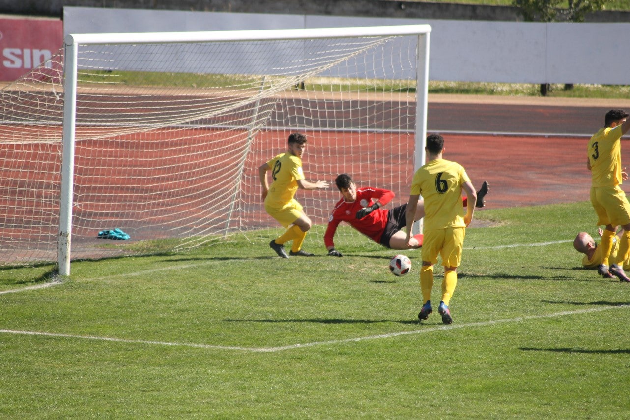 Imágenes del encuentro de la vigesimosexta joranda de liga de Tercera División, disputado en Jerez de los Caballeros y que acabó (24-22-2019)