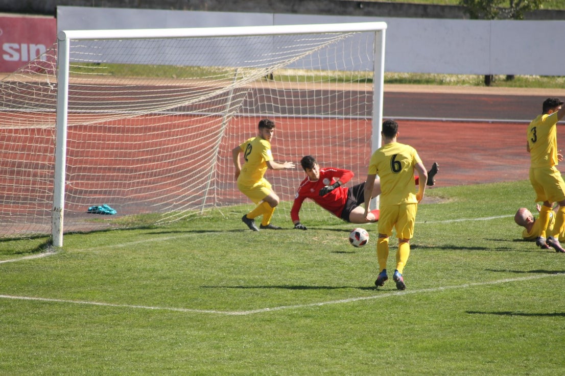 Imágenes del encuentro de la vigesimosexta joranda de liga de Tercera División, disputado en Jerez de los Caballeros y que acabó (24-22-2019)