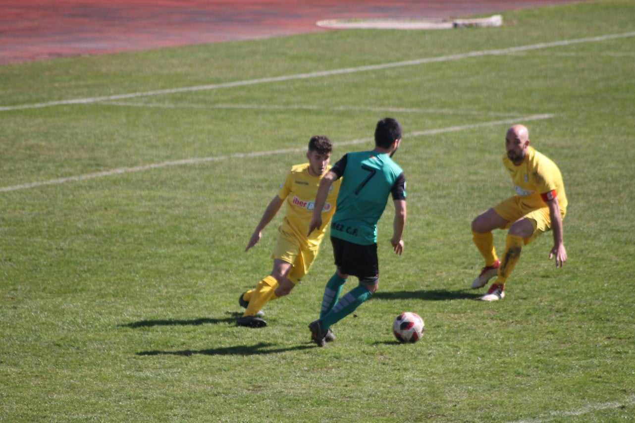 Imágenes del encuentro de la vigesimosexta joranda de liga de Tercera División, disputado en Jerez de los Caballeros y que acabó (24-22-2019)