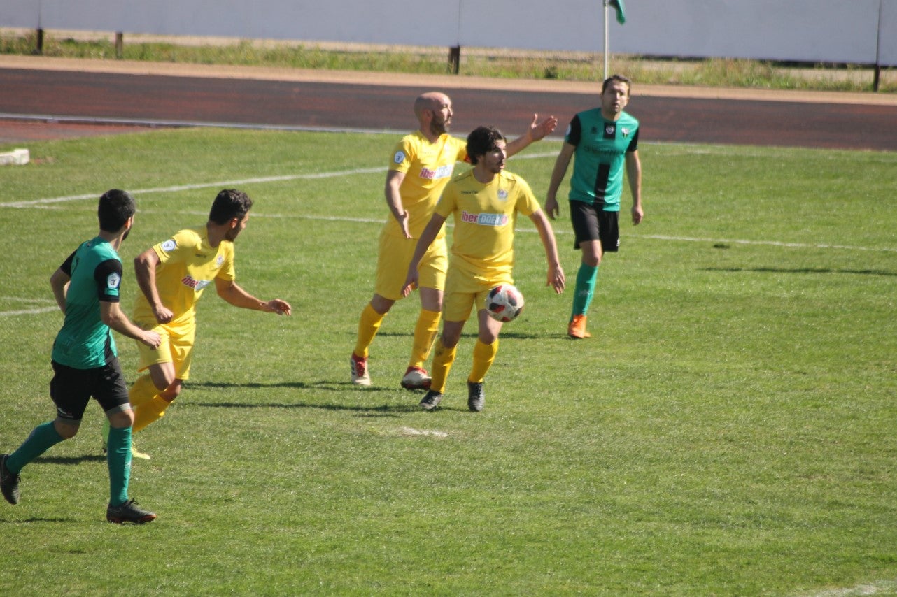 Imágenes del encuentro de la vigesimosexta joranda de liga de Tercera División, disputado en Jerez de los Caballeros y que acabó (24-22-2019)