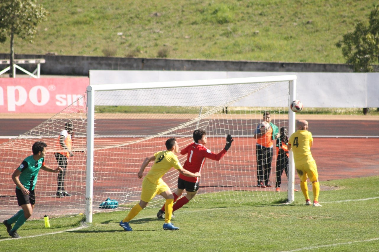 Imágenes del encuentro de la vigesimosexta joranda de liga de Tercera División, disputado en Jerez de los Caballeros y que acabó (24-22-2019)