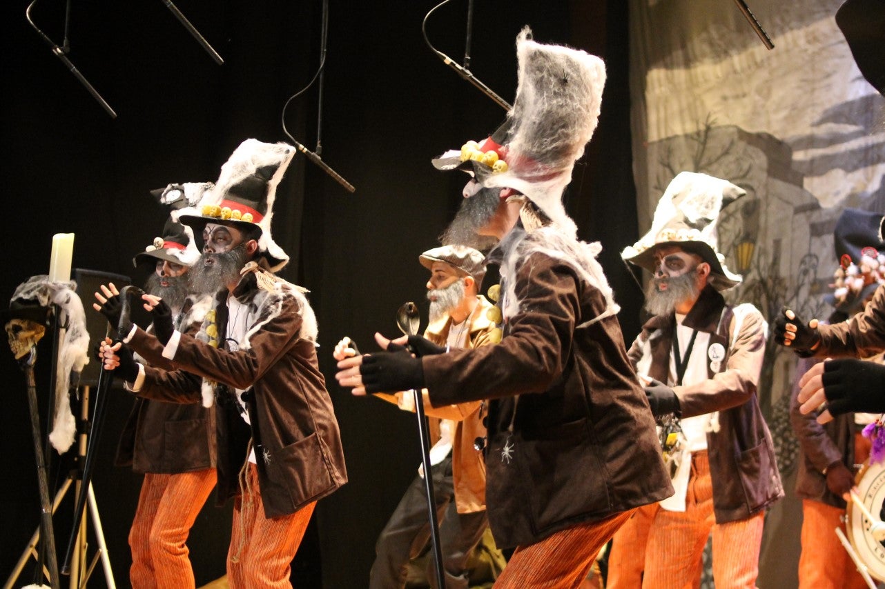 Actuación de Los Camuñas en el Concurso de Murgas del Carnaval de Valverde de Leganés 2019 (01-03-2019)