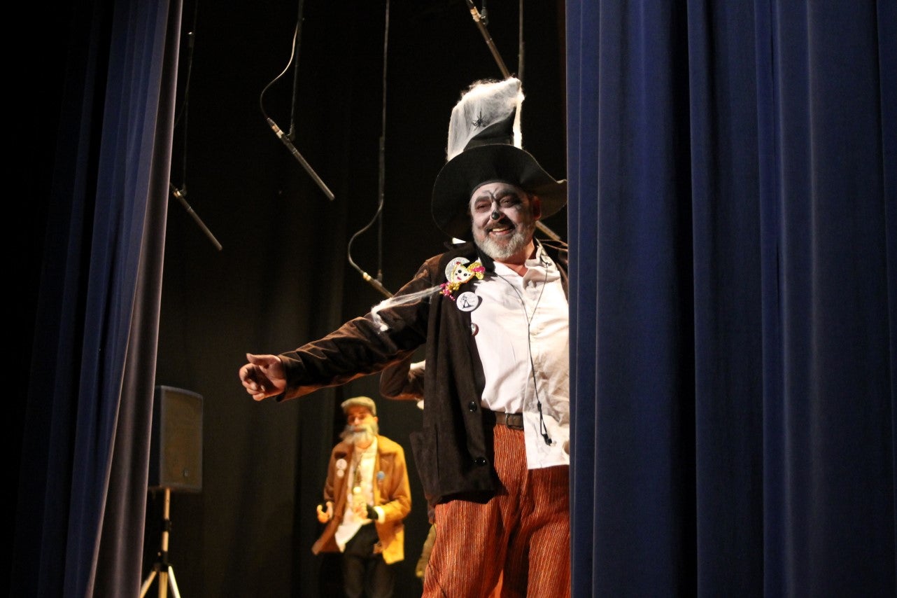 Actuación de Los Camuñas en el Concurso de Murgas del Carnaval de Valverde de Leganés 2019 (01-03-2019)