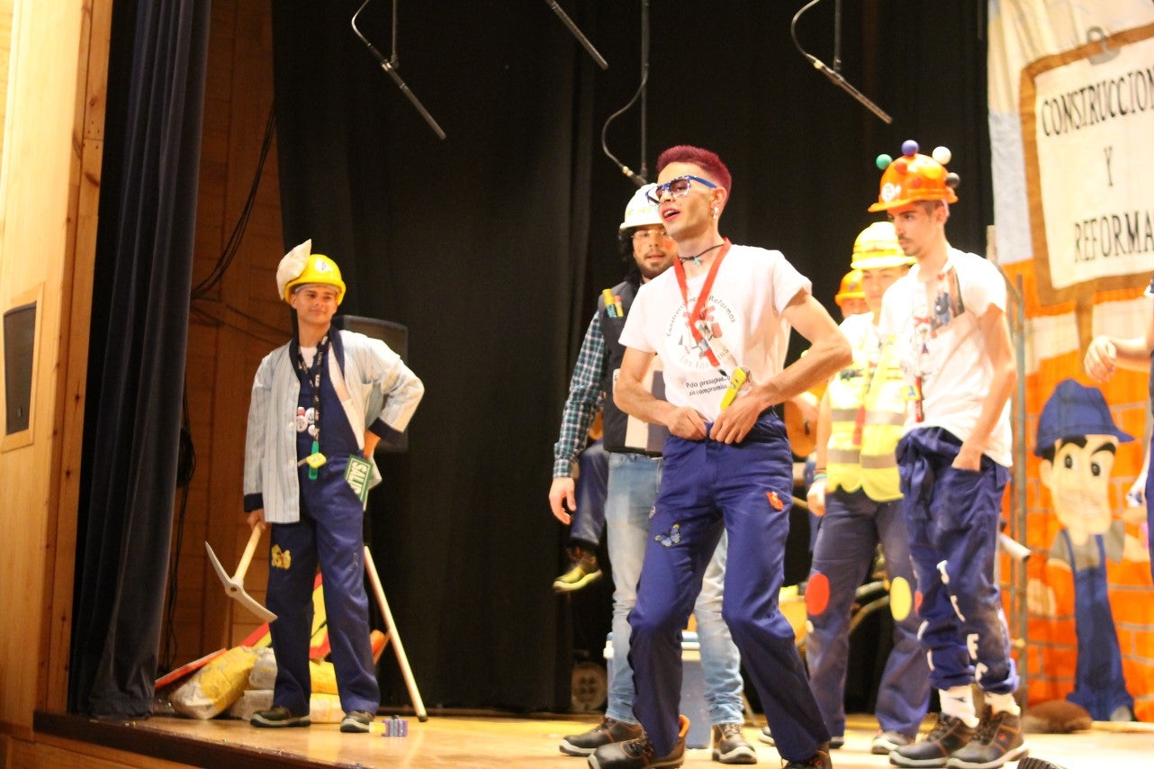 Actuación de Los Titiriteros en el Concurso de Murgas del Carnaval de Valverde de Leganés 2019 (01-03-2019)