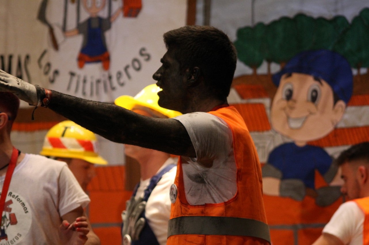 Actuación de Los Titiriteros en el Concurso de Murgas del Carnaval de Valverde de Leganés 2019 (01-03-2019)