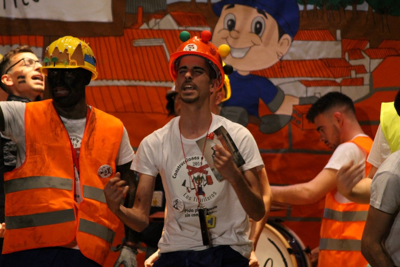 Actuación de Los Titiriteros en el Concurso de Murgas del Carnaval de Valverde de Leganés 2019 (01-03-2019)