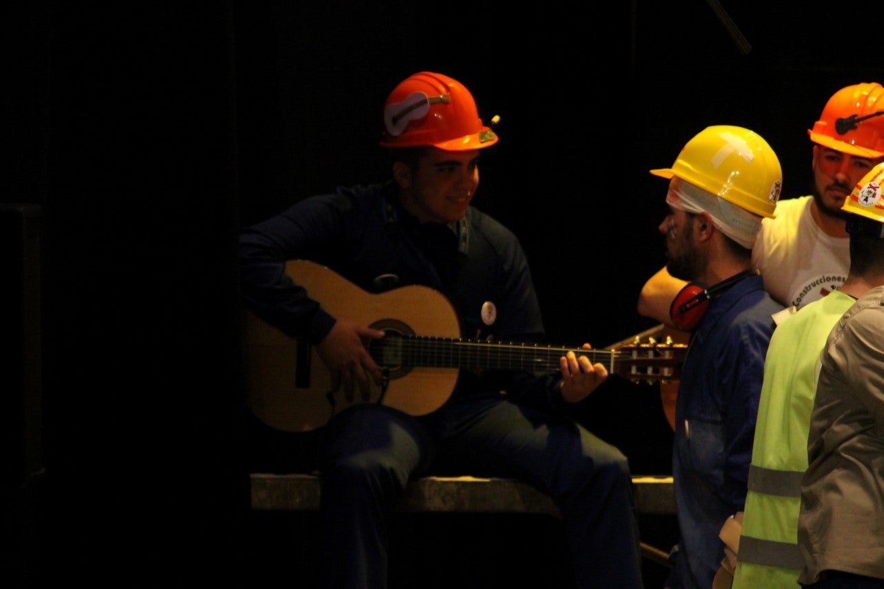 Actuación de Los Titiriteros en el Concurso de Murgas del Carnaval de Valverde de Leganés 2019 (01-03-2019)